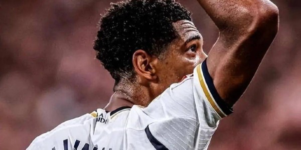 皇马双子星在巴西队位置互换！安切洛蒂1个调整解决两大难题