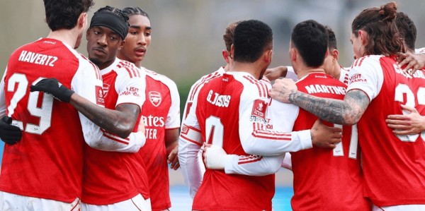 2-1险胜！阿尔特塔神换人：替补神兵破门，英超领头羊挺进8强