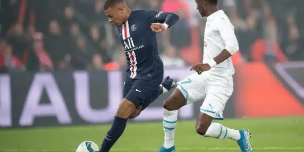 巴黎圣日耳曼主场对阵摩纳哥，争夺法甲榜首及欧战资格，双方均需逆转，赛事悬念十足。