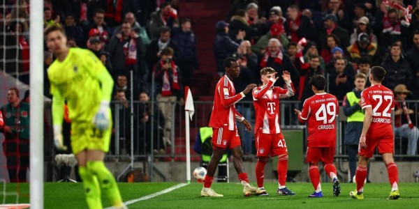 拜仁主场4-1大胜门兴，双线作战节奏稳固，孔帕尼高度赞扬球队比赛强度